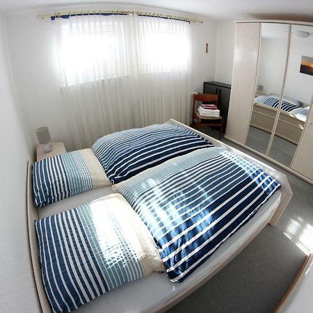 Ruhige Und Gemuetliche Ferienwohnung In Calden Esterno foto