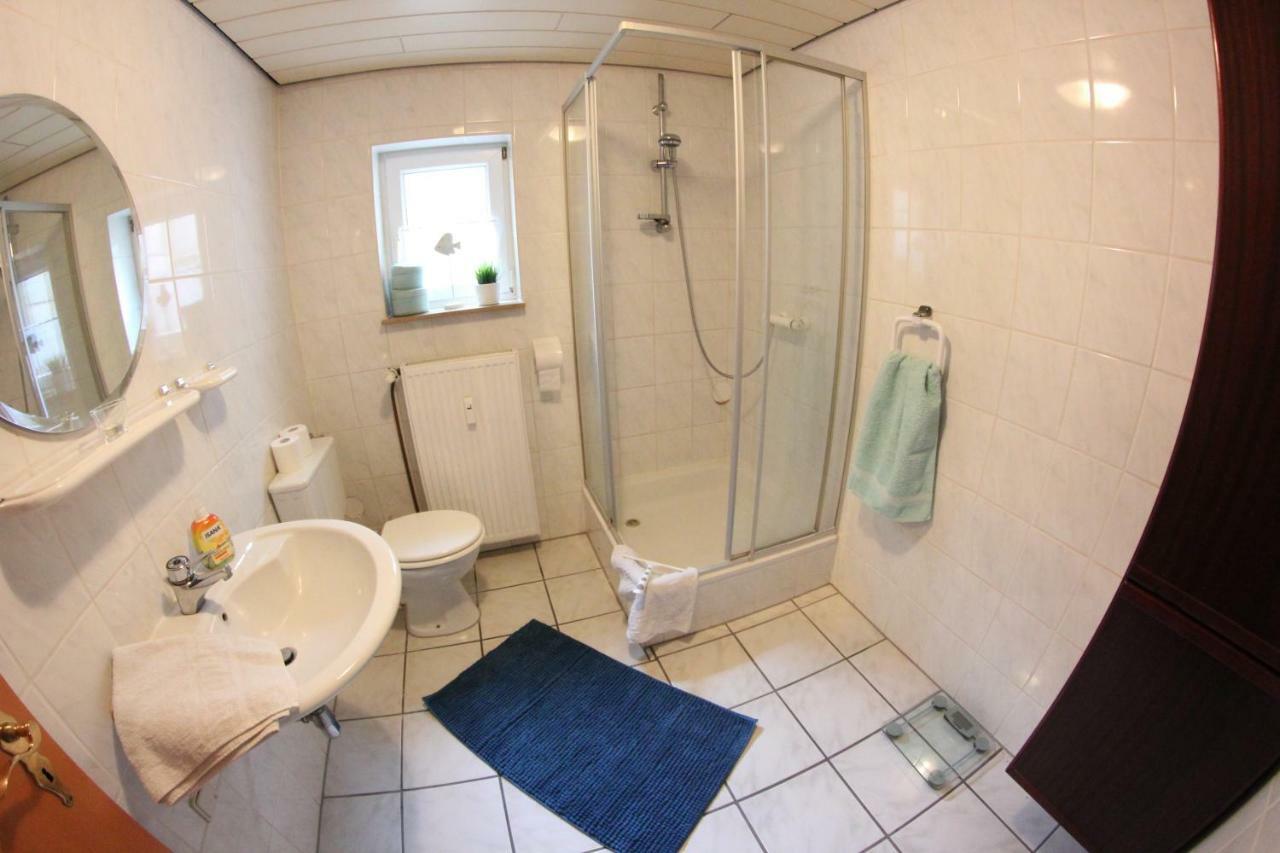 Ruhige Und Gemuetliche Ferienwohnung In Calden Esterno foto