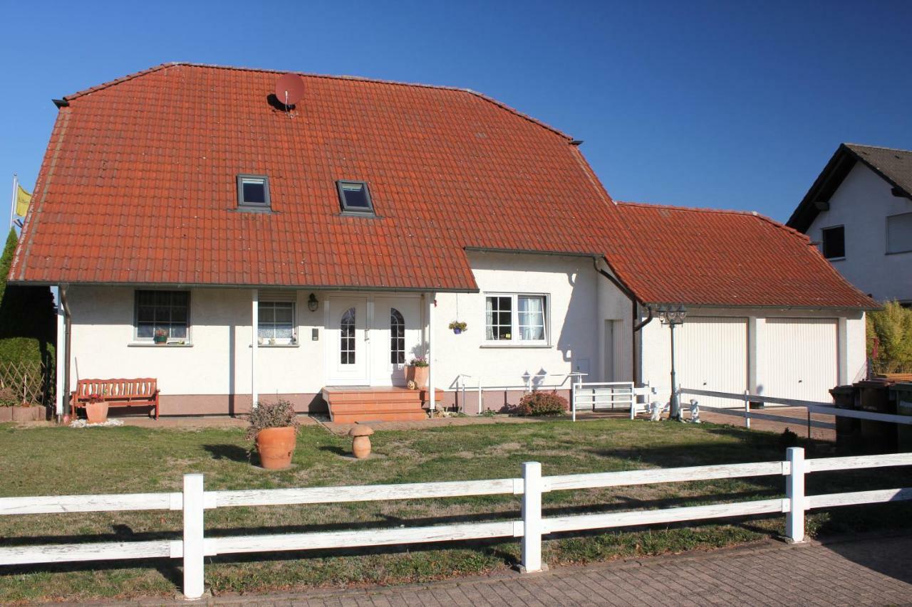 Ruhige Und Gemuetliche Ferienwohnung In Calden Esterno foto